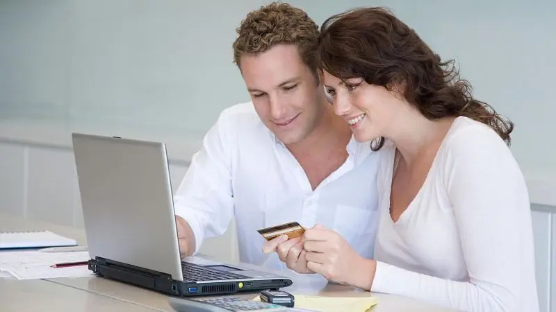 Joint Credit Cards Explained: Benefits, Risks, and How to Decide If It’s Right for You and Your Partner